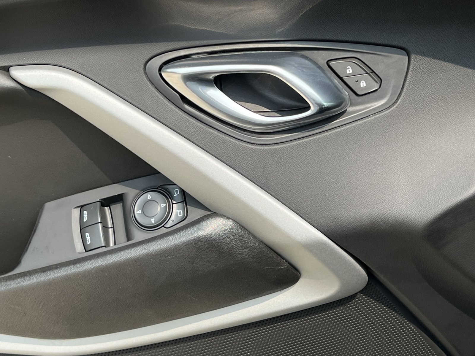 Used 2020 Chevrolet Camaro LS RWD image 20