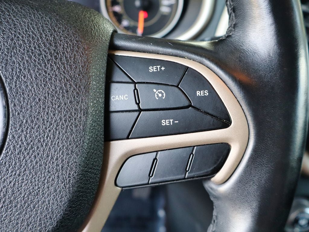 Used 2018 Jeep Cherokee Limited AWD/4WD image 33