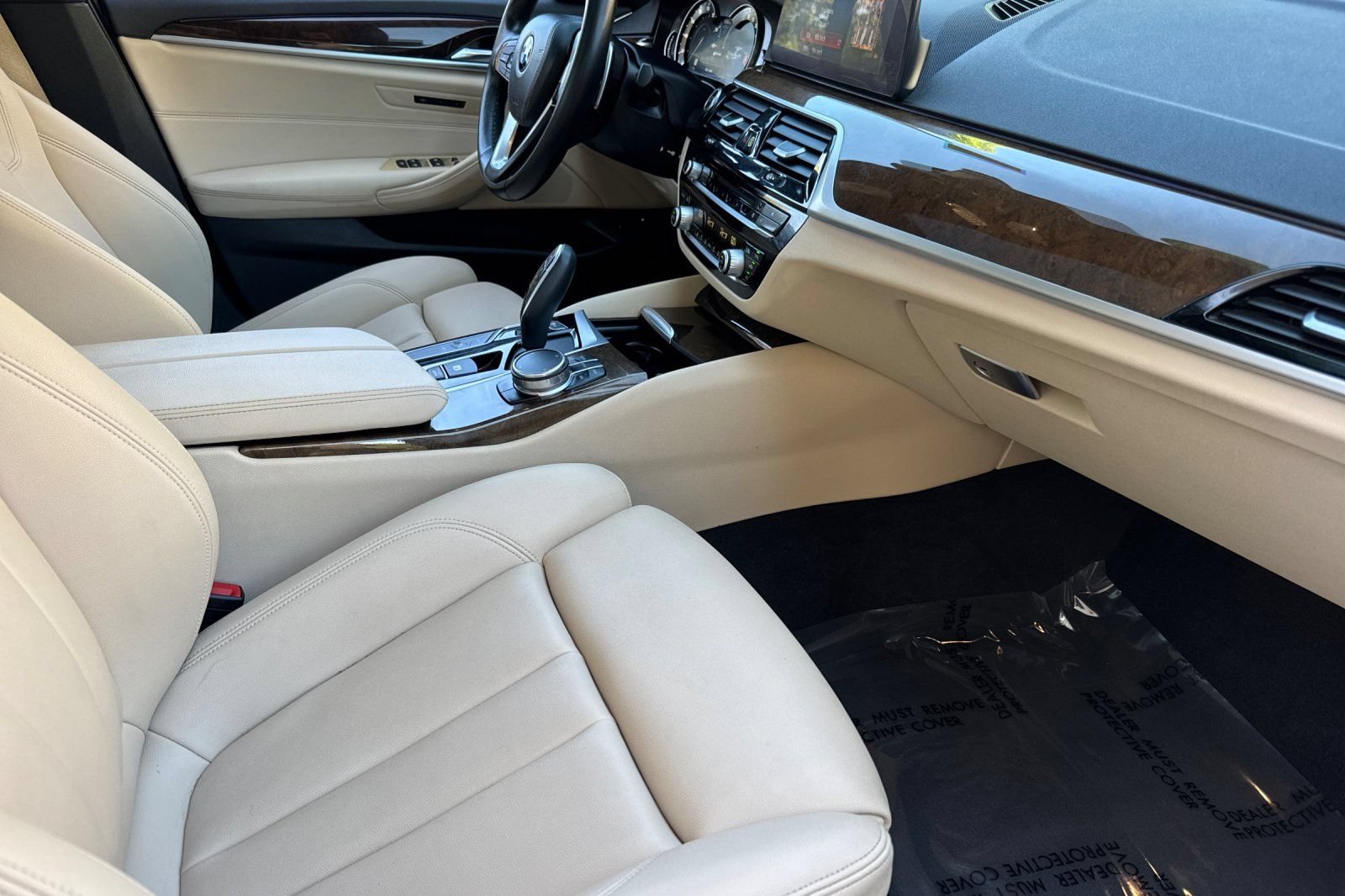 Used 2019 BMW 530e w/ Premium Package RWD image 17