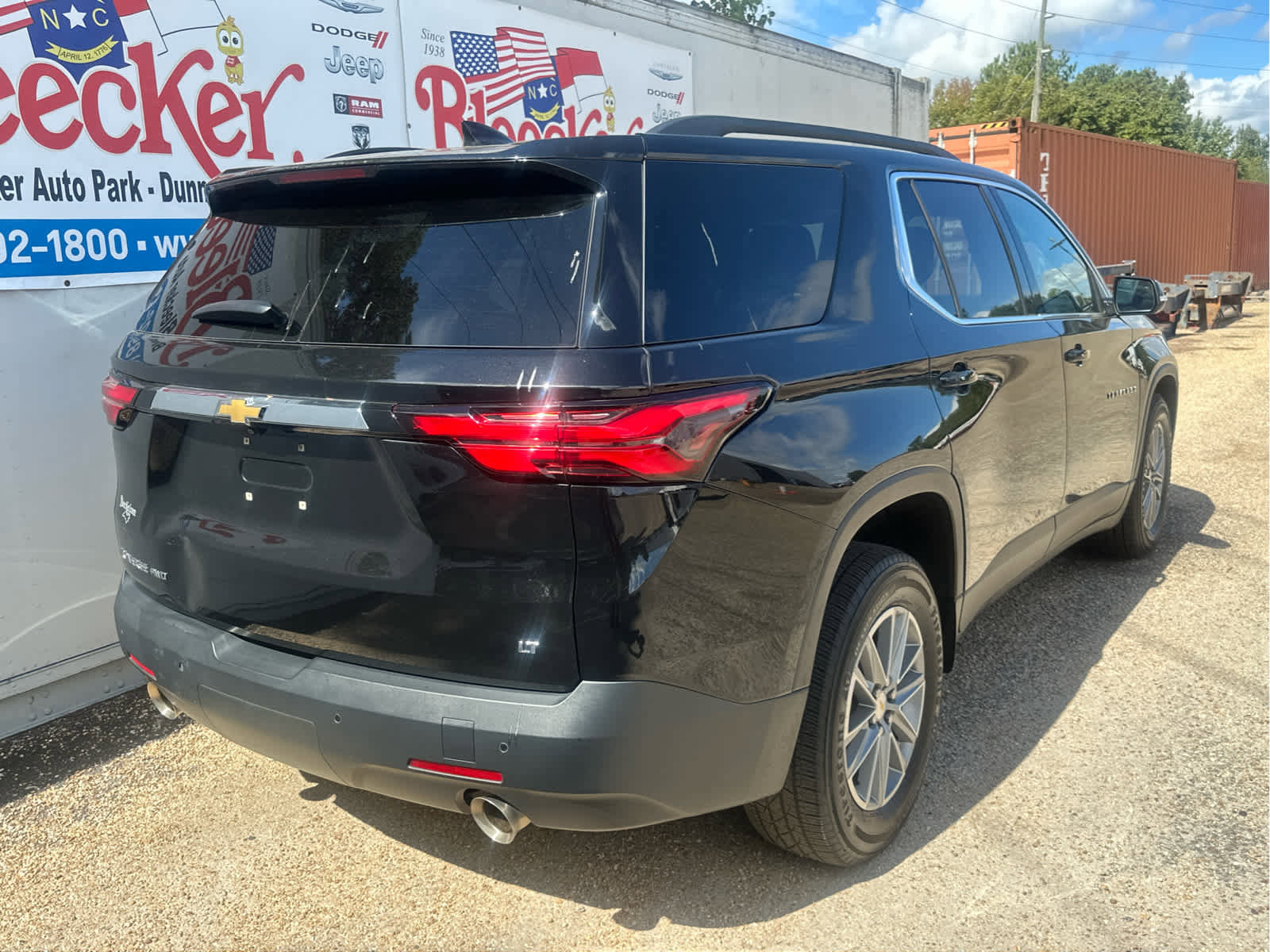 Used 2022 Chevrolet Traverse LT image 3