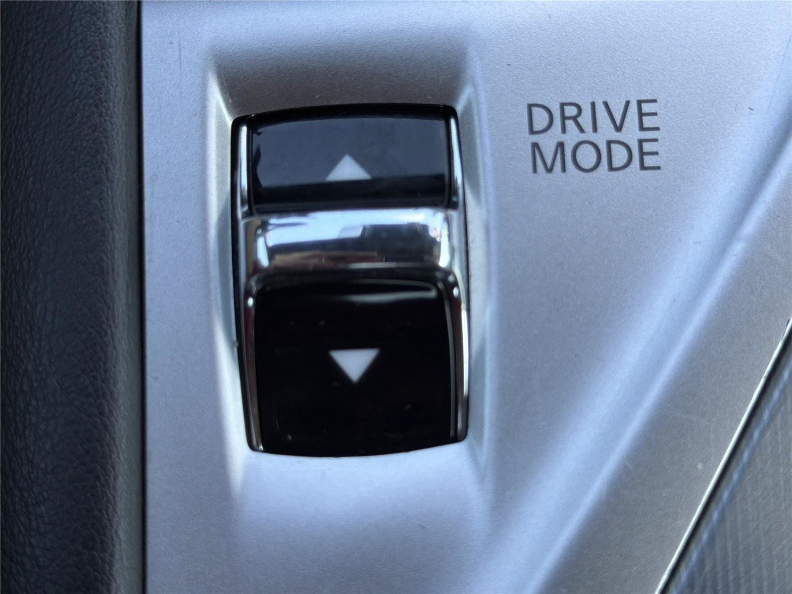 Used 2019 INFINITI Q60 3.0t Luxe w/ Essential Package AWD/4WD image 18