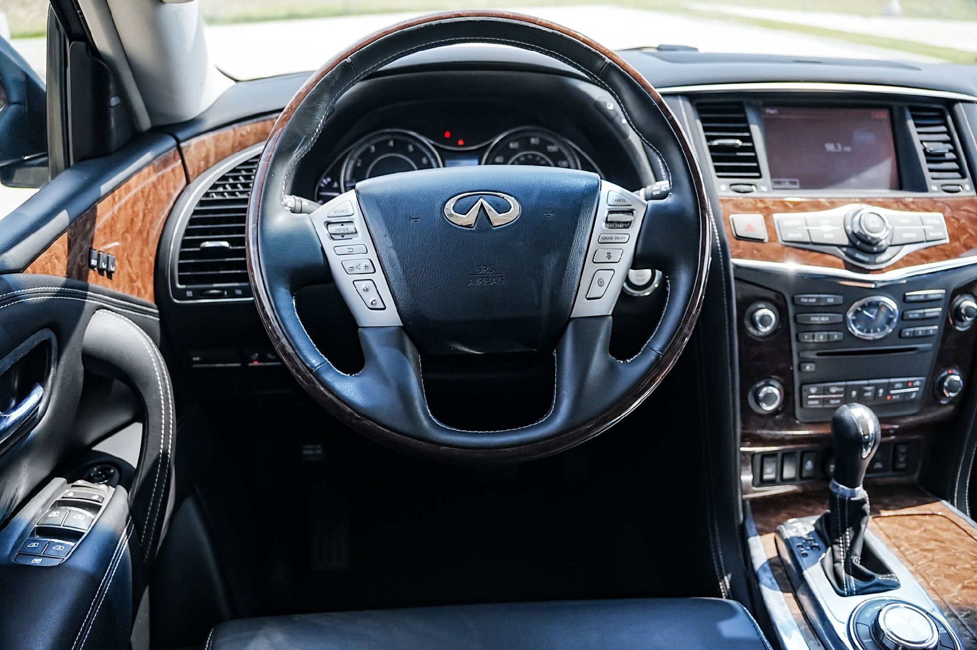 Used 2017 INFINITI QX80 4WD w/ Driver Assistance Package image 26