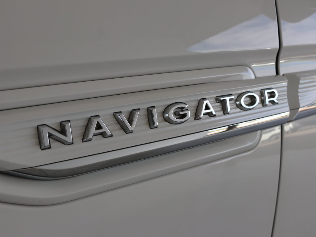 Used 2022 Lincoln Navigator Reserve AWD/4WD image 39