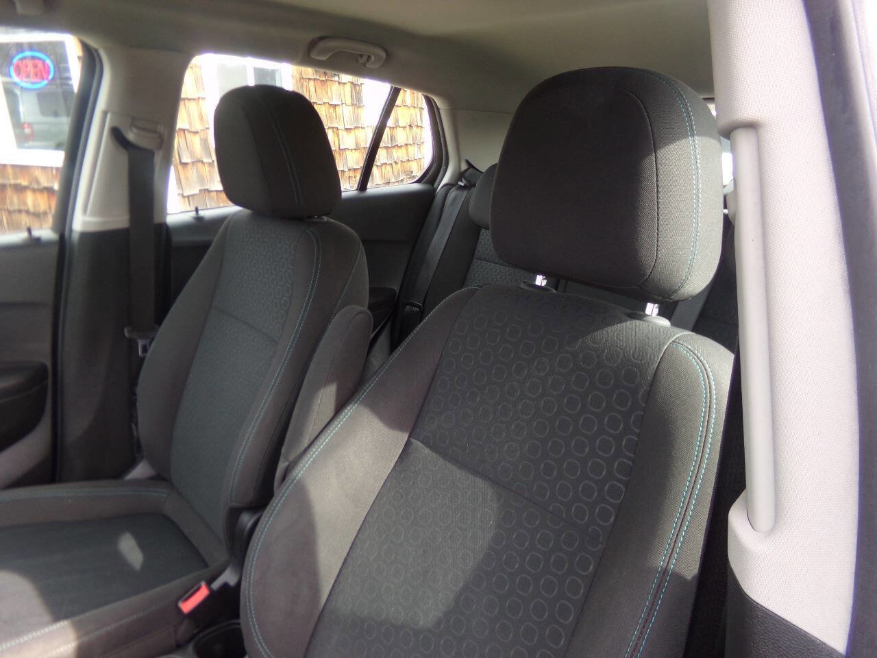 Used 2015 Chevrolet Trax LS image 21