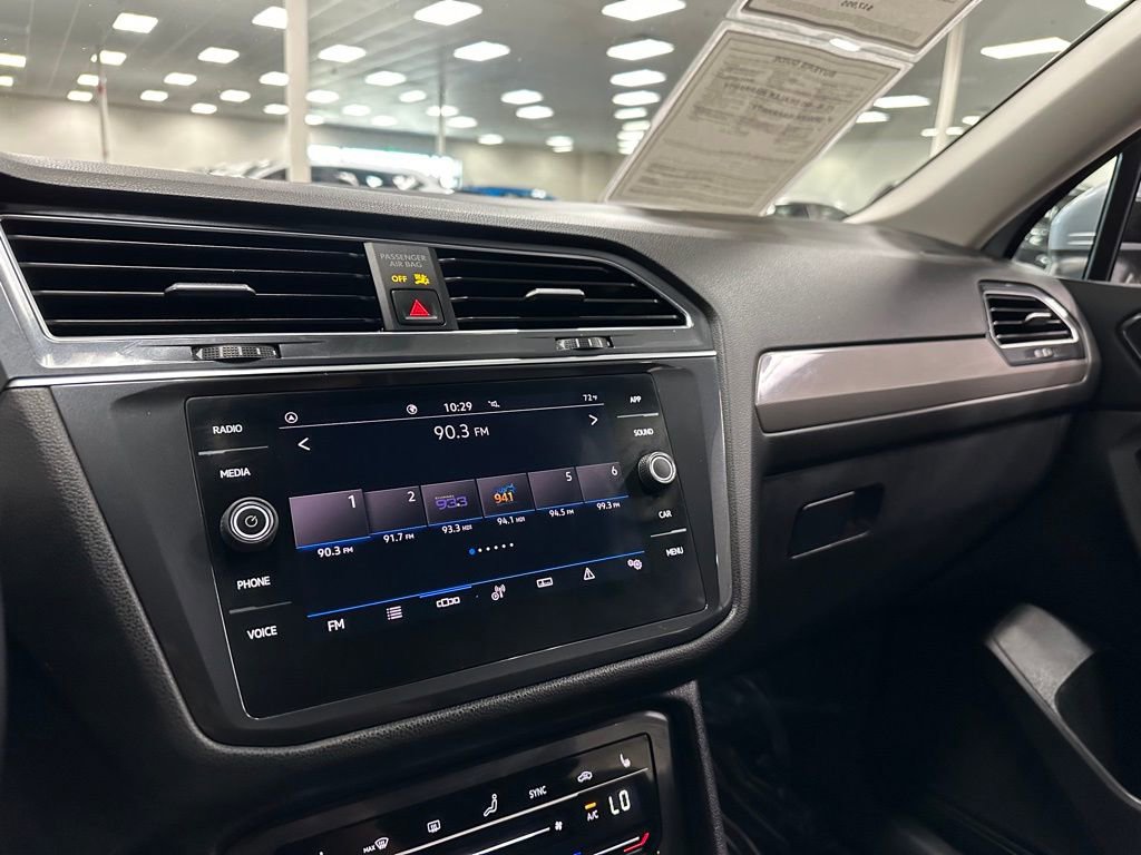 Used 2022 Volkswagen Tiguan SE FWD image 21