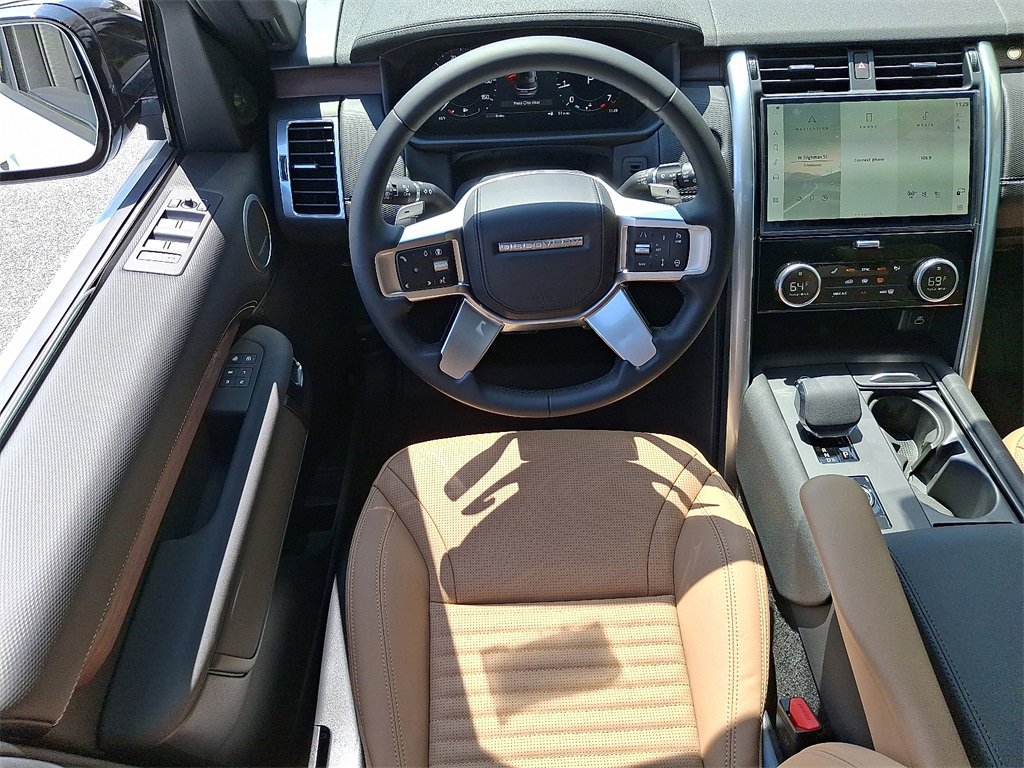 New 2025 Land Rover Discovery Dynamic SE image 7