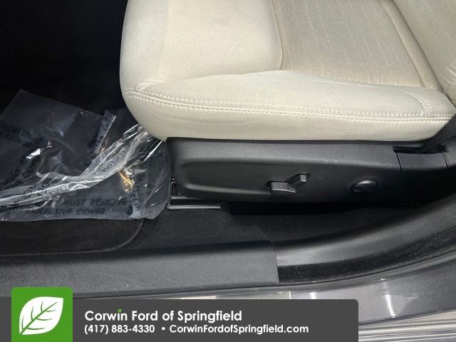 Used 2022 Chrysler 300 Touring w/ Sport Appearance Package image 34