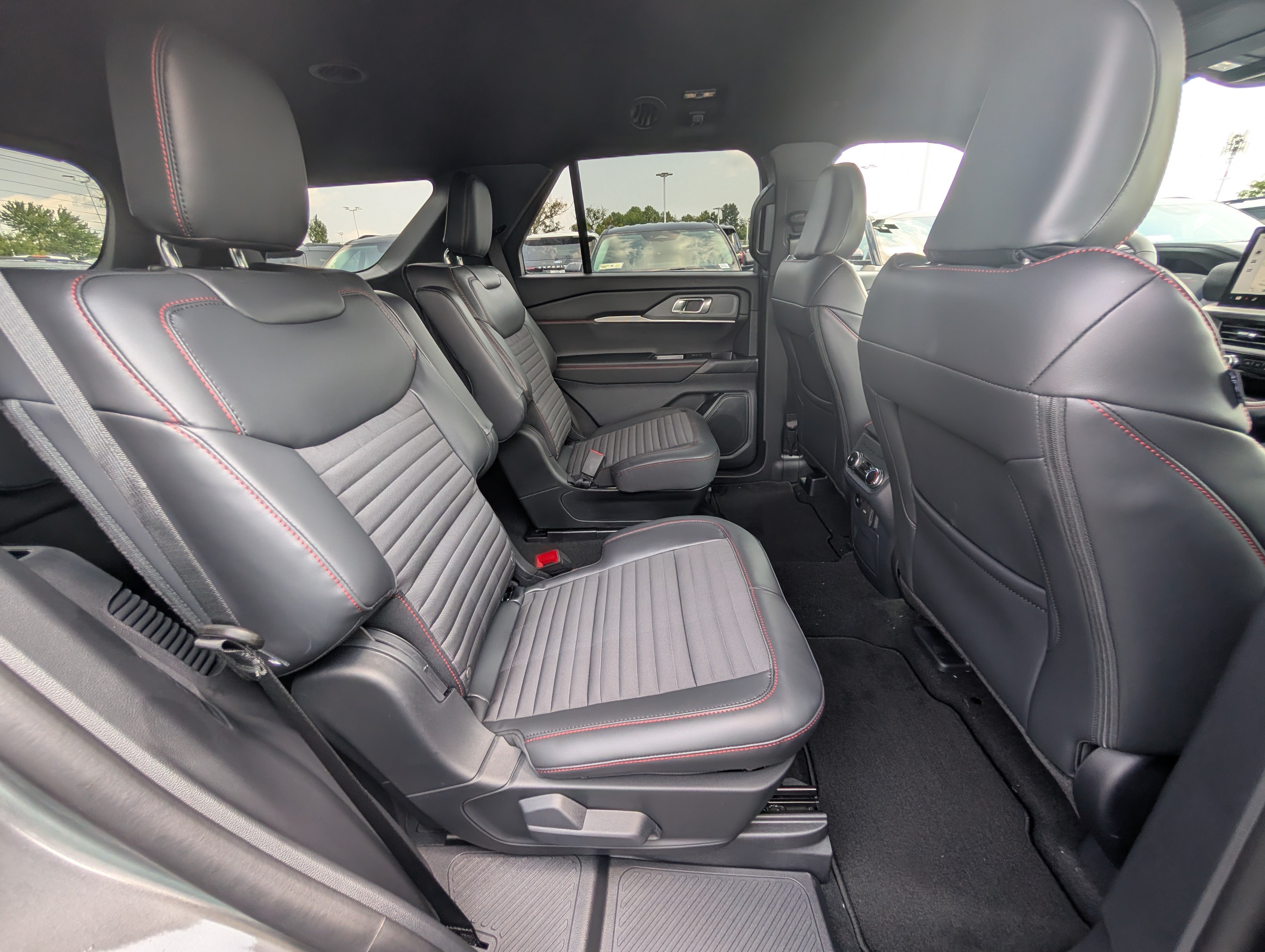New 2026 Ford Explorer ST-Line AWD/4WD image 7