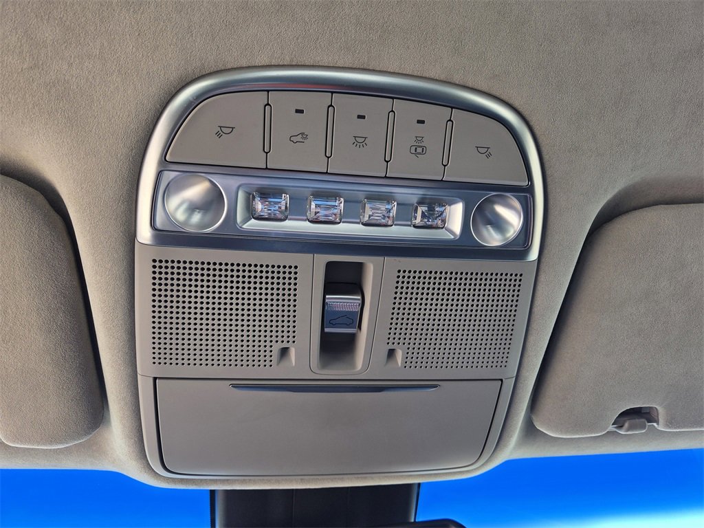 Used 2018 Genesis G90 3.3T Premium image 15