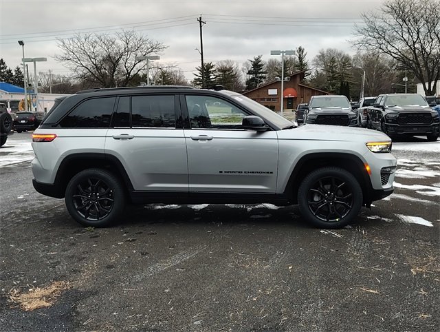 New 2025 Jeep Grand Cherokee Limited w/ Trailer Tow Package image 7