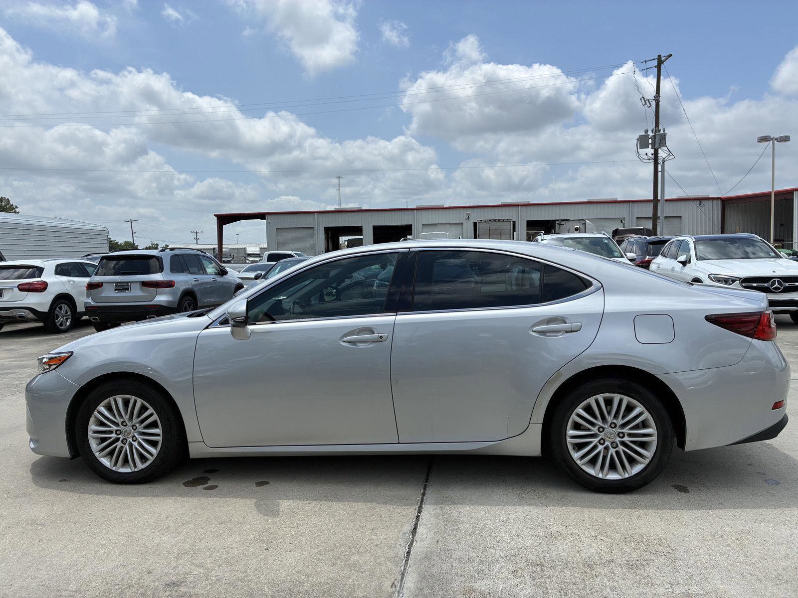 Used 2017 Lexus ES 350 w/ Premium Package FWD image 16