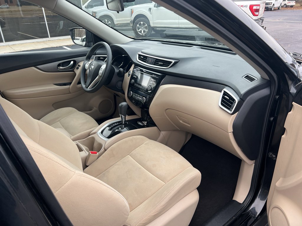 Used 2016 Nissan Rogue SV image 13