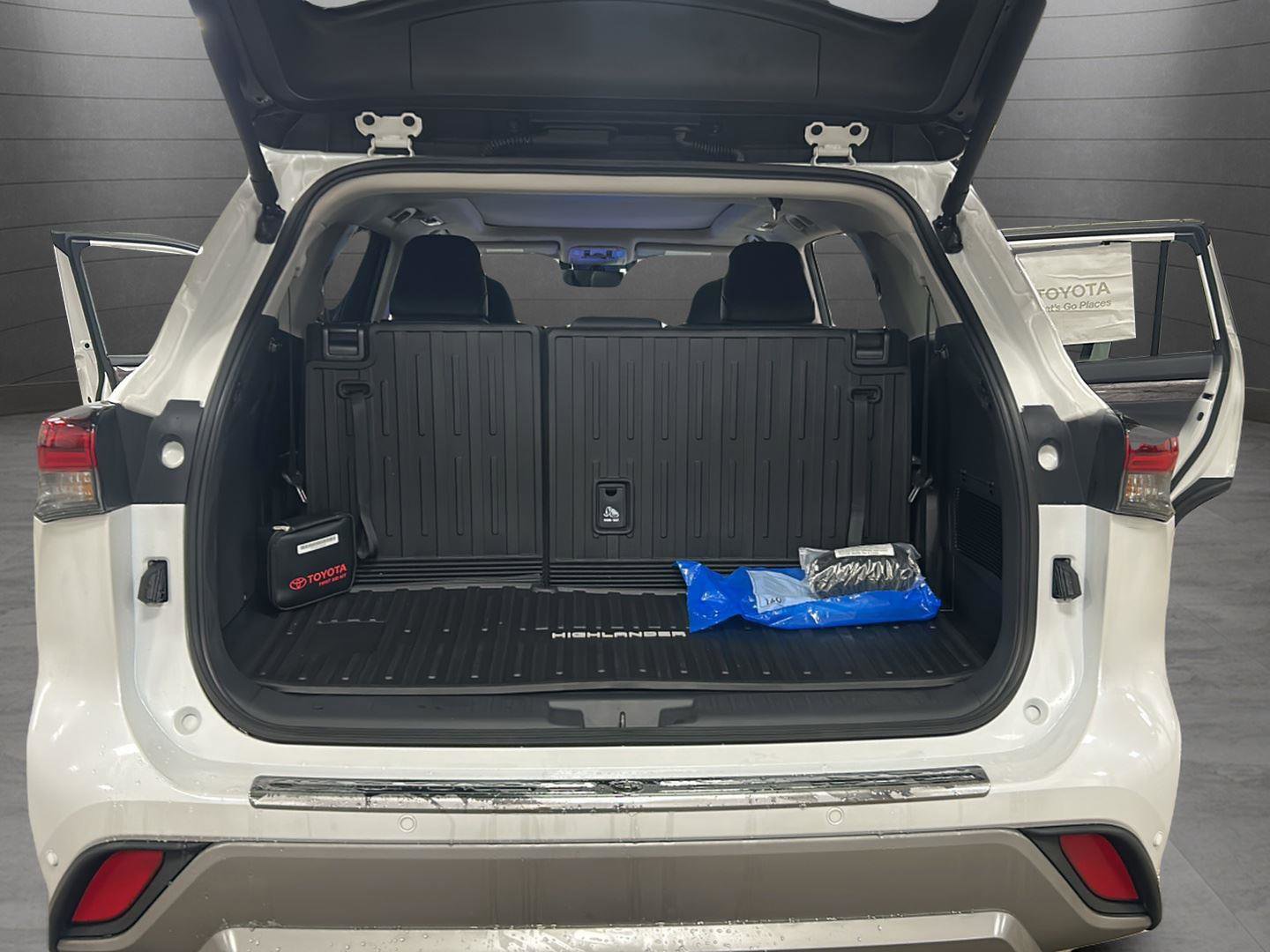 New 2026 Toyota Highlander Platinum image 22