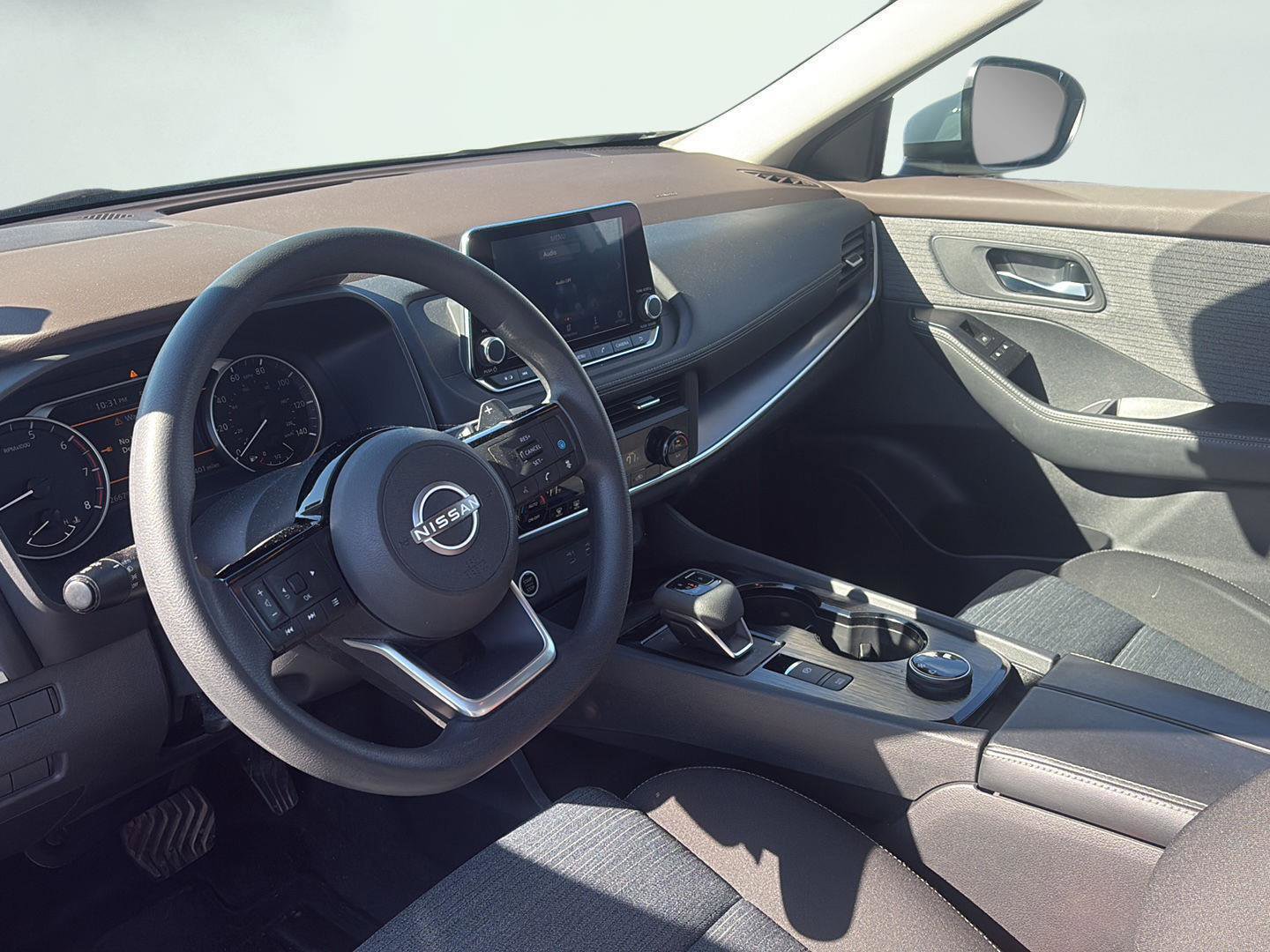 Used 2023 Nissan Rogue SV image 16