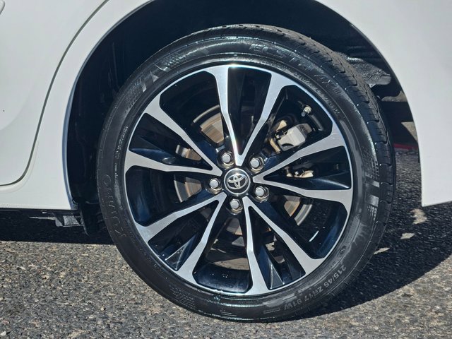 Used 2018 Toyota Corolla SE w/ SE Premium Package FWD image 26