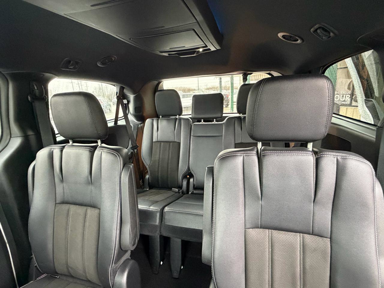 Used 2019 Dodge Grand Caravan SXT w/ Driver Convenience Group FWD image 12