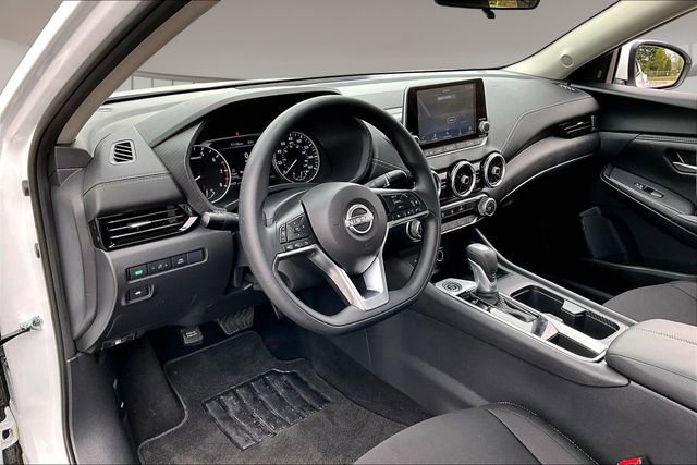 Used 2025 Nissan Sentra SV image 17
