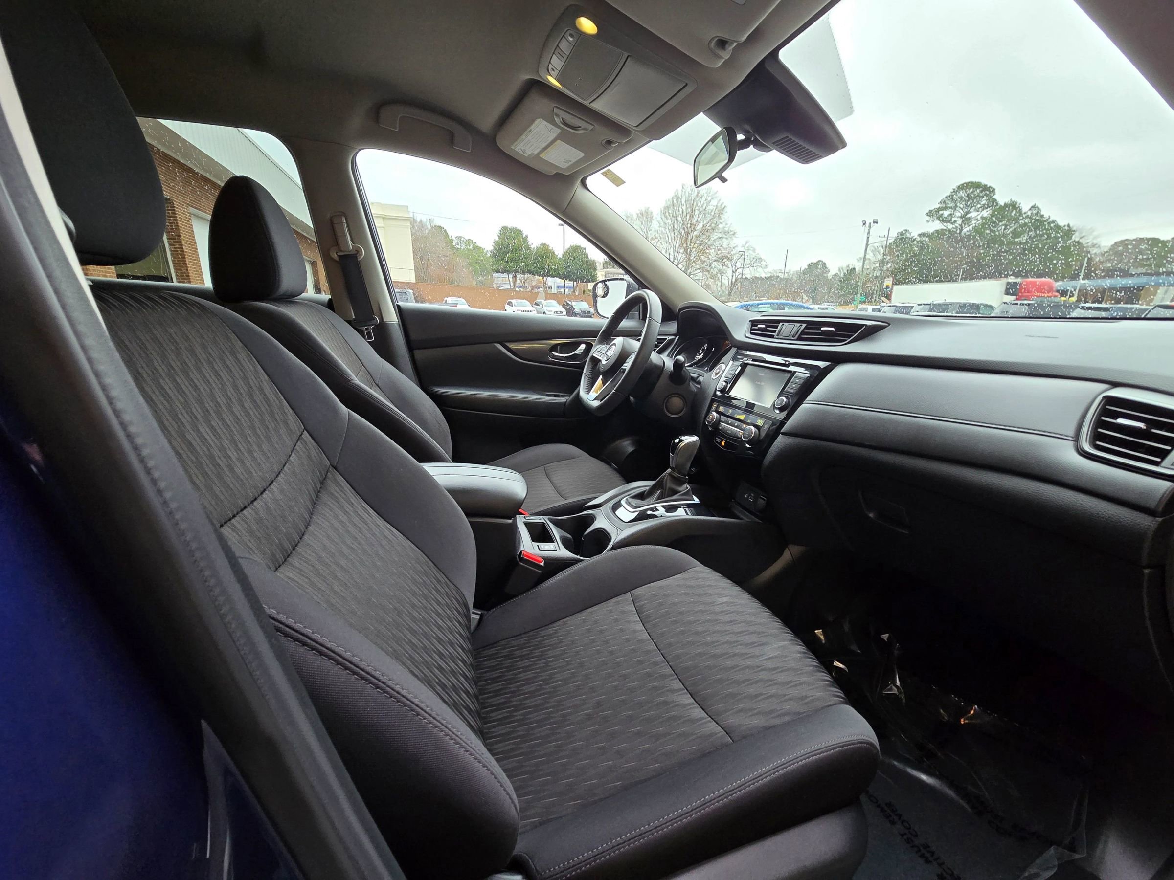 Used 2020 Nissan Rogue SV image 11