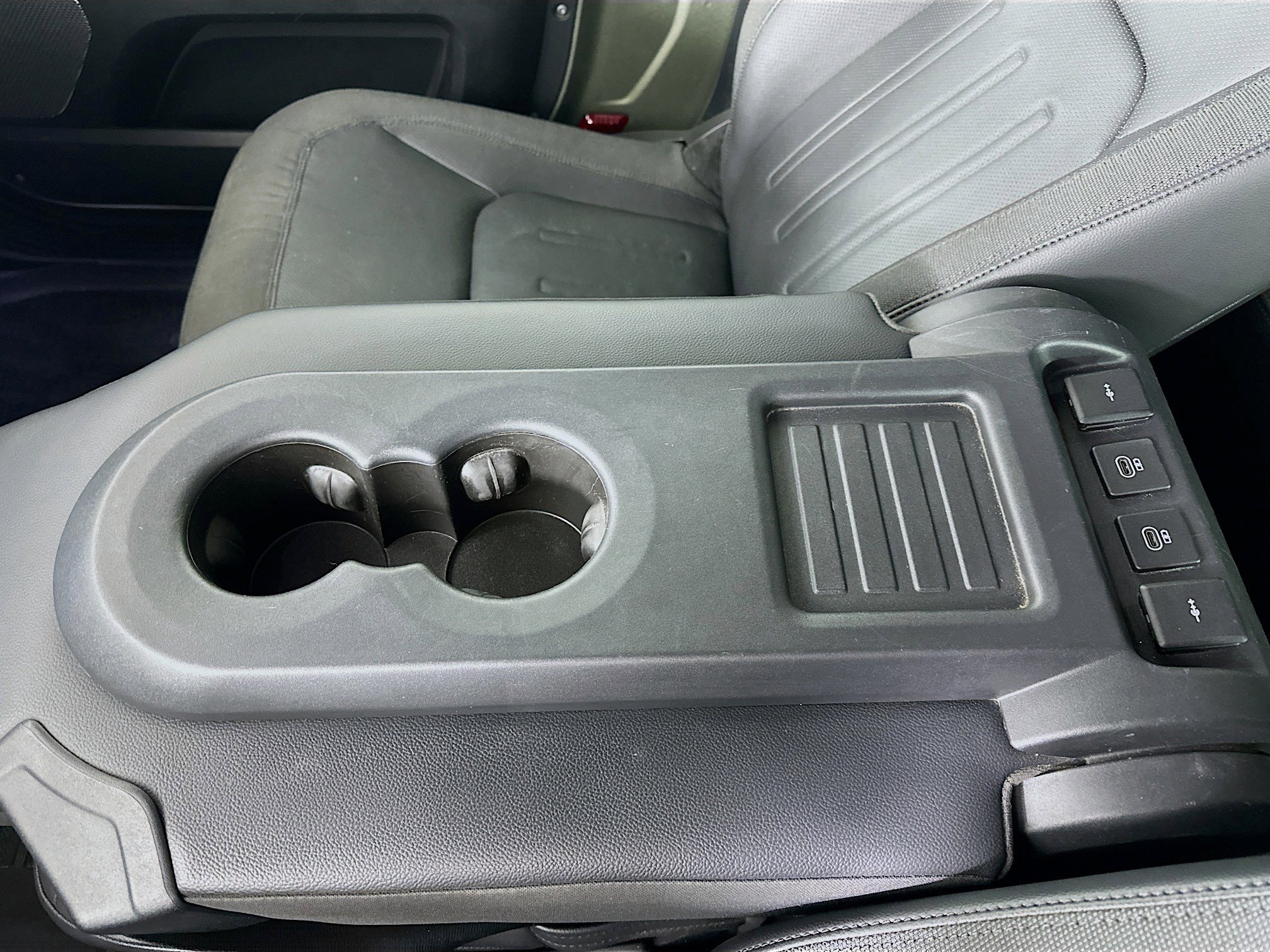 Used 2021 Land Rover Defender 90 First Edition image 27