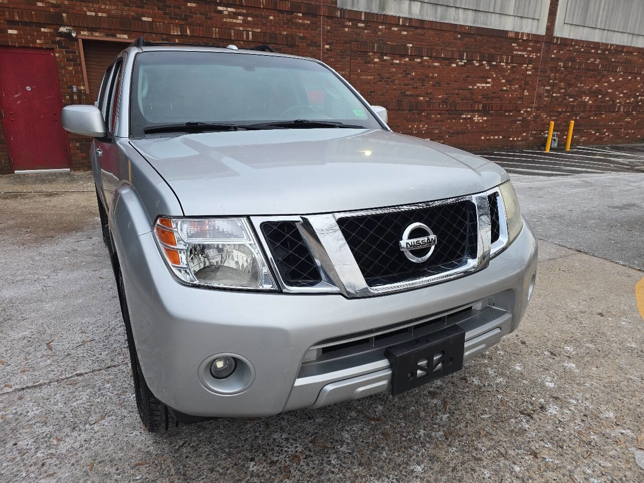 Used 2011 Nissan Pathfinder LE w/ Navigation Pkg image 5