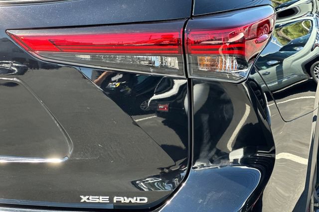 Used 2023 Toyota Highlander XSE AWD/4WD image 32