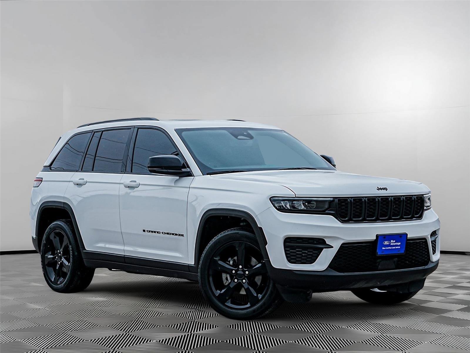 Used 2024 Jeep Grand Cherokee Altitude AWD/4WD image 1