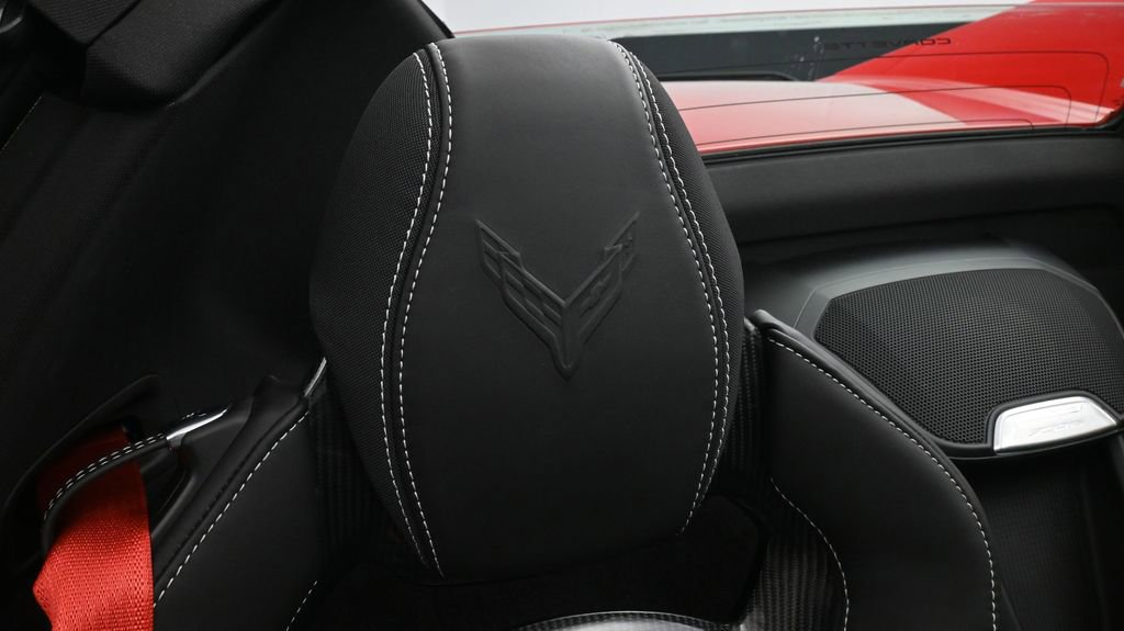 Used 2025 Chevrolet Corvette Z06 RWD image 17