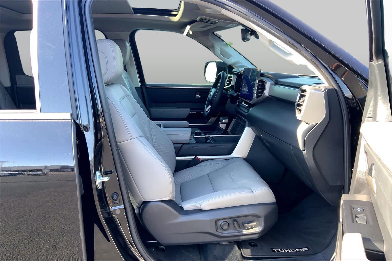 Used 2023 Toyota Tundra Limited AWD/4WD image 9