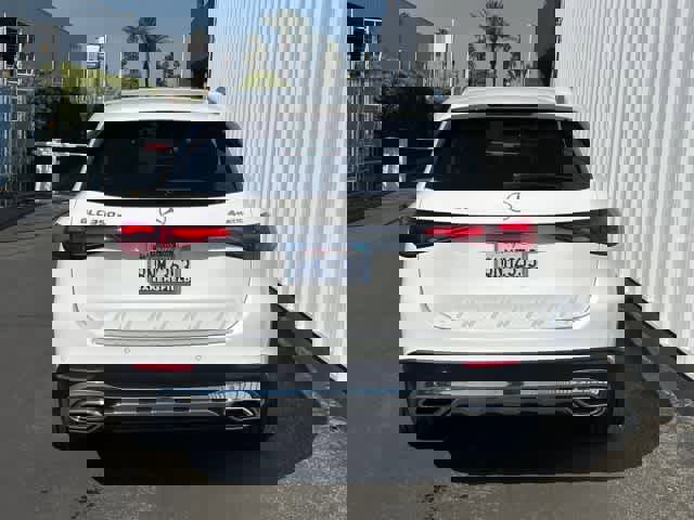 Used 2025 Mercedes-Benz GLC 350e 4MATIC image 5