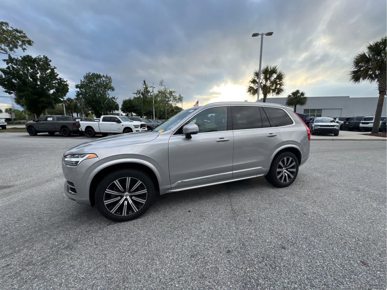 Certified 2025 Volvo XC90 B5 Core AWD/4WD image 12