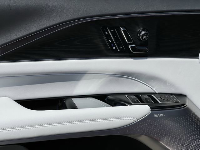 New 2026 Cadillac Lyriq Premium Luxury image 19