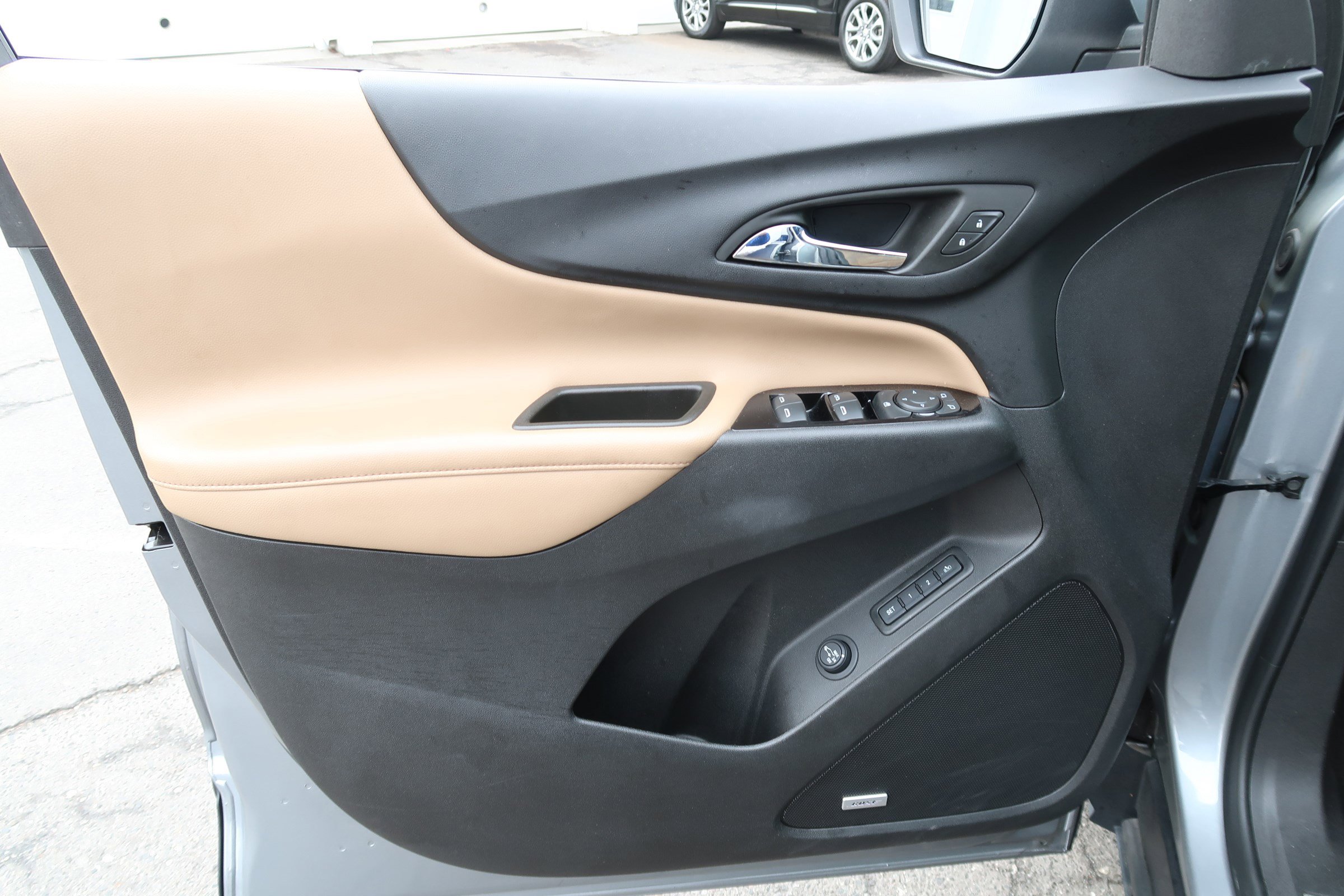 Used 2023 Chevrolet Equinox Premier image 20