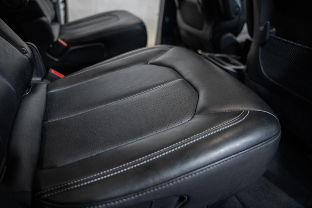 Used 2025 Chrysler Pacifica Select image 34