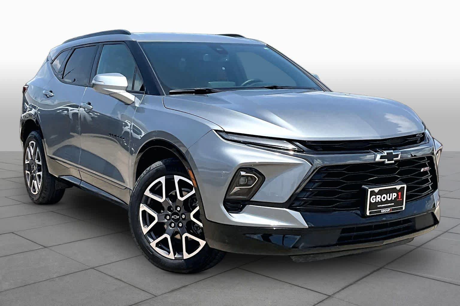 Used 2025 Chevrolet Blazer RS FWD image 3