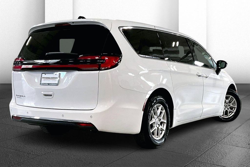 Used 2024 Chrysler Pacifica Touring-L FWD image 13