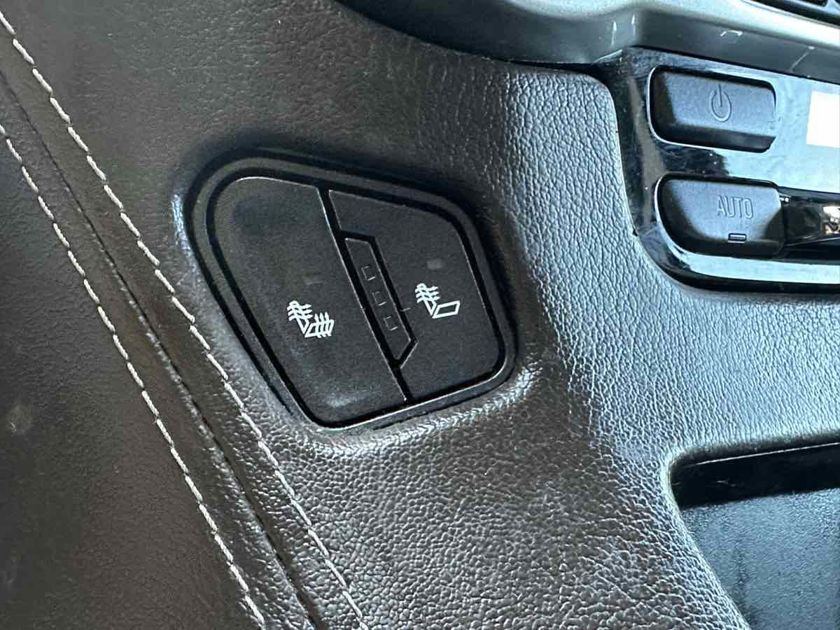 Used 2019 Chevrolet Suburban LT AWD/4WD image 44