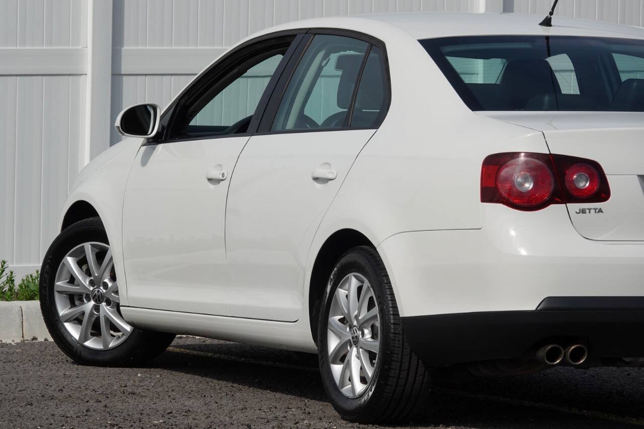 Used 2010 Volkswagen Jetta Limited Edition FWD image 21