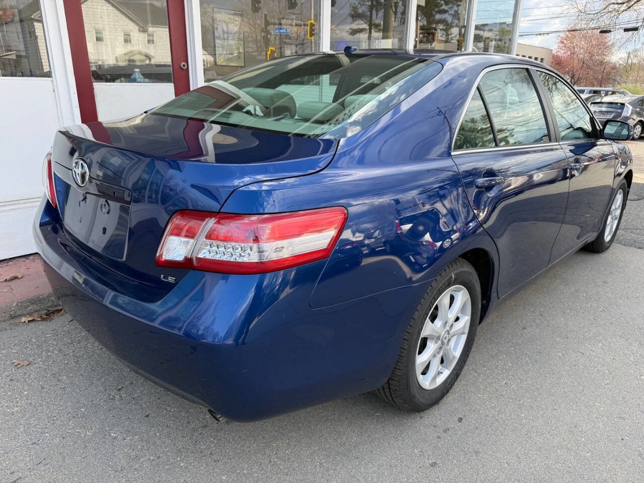 Used 2011 Toyota Camry LE FWD image 6