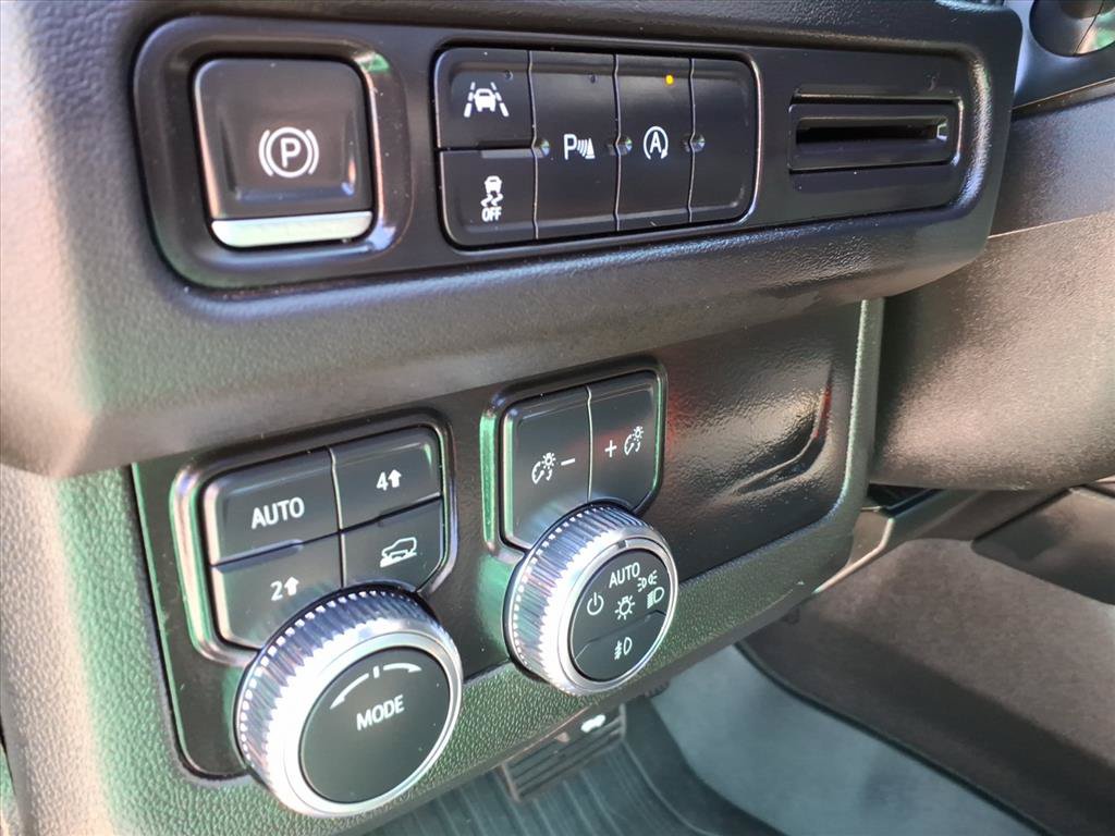 Used 2023 GMC Yukon XL SLT AWD/4WD image 22