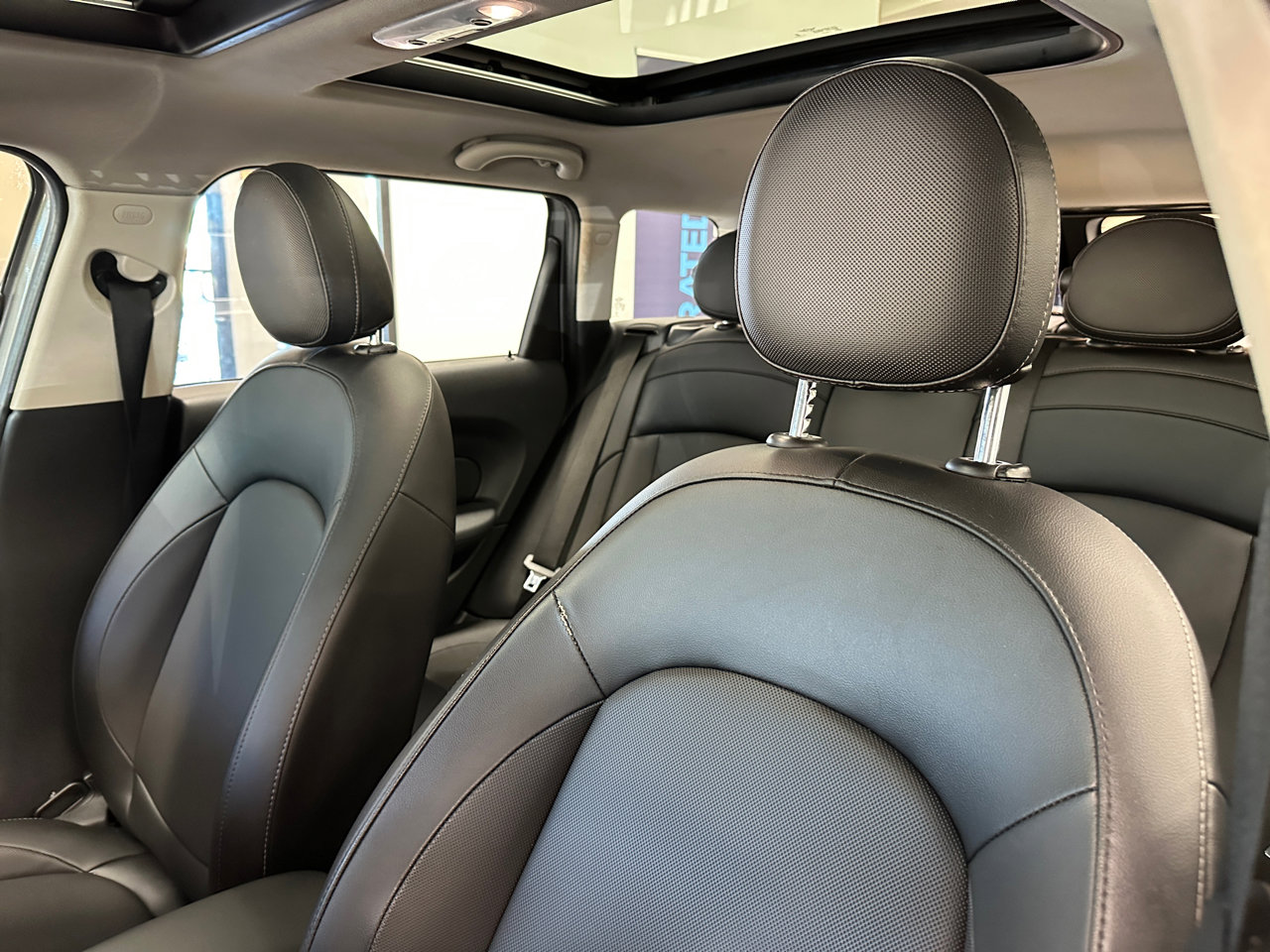 Used 2016 MINI Cooper Clubman image 18