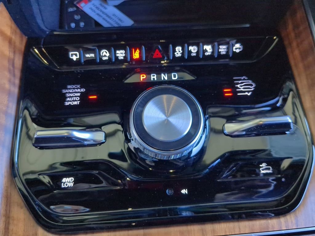 Used 2024 Jeep Grand Wagoneer Series III w/ Rear Seat Video Group 1 image 9