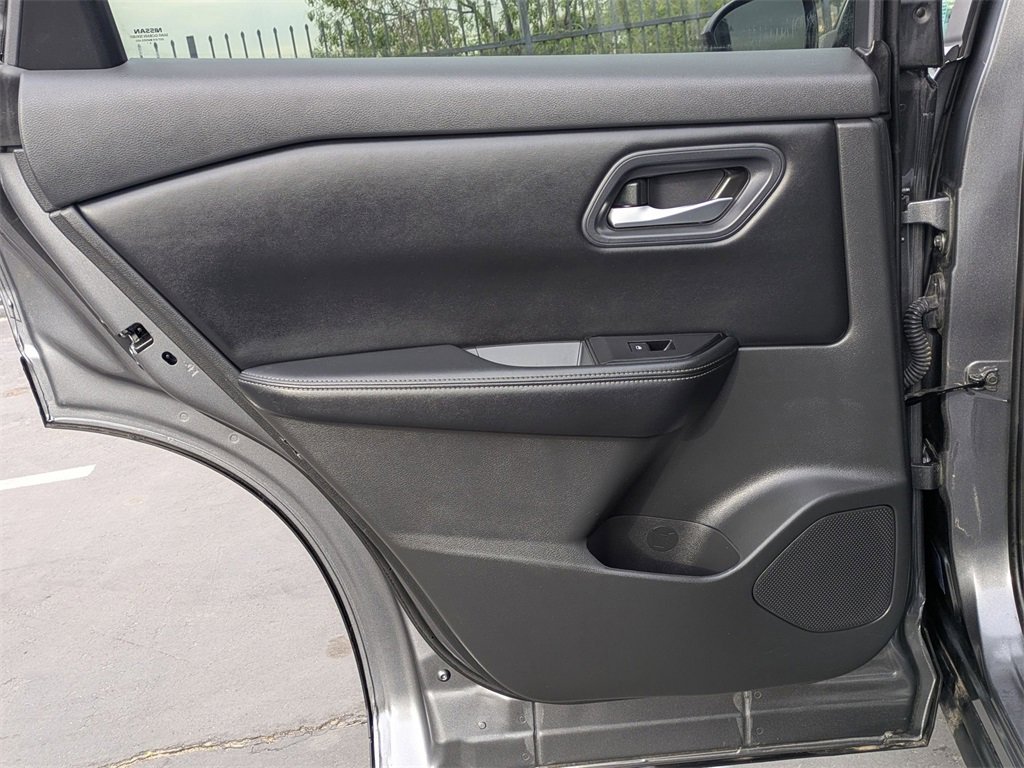 Used 2024 Nissan Rogue SV image 27