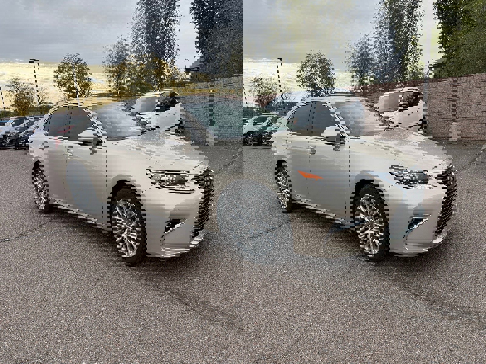 Used 2016 Lexus ES 350 w/ Luxury Package w/Wood Trim image 3