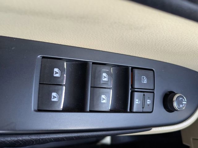 Used 2016 Toyota Highlander Limited w/ Driver Technology Package image 27