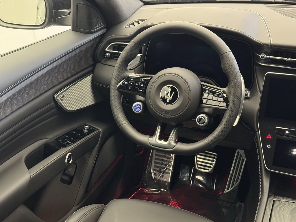 New 2025 Maserati Grecale Modena image 16