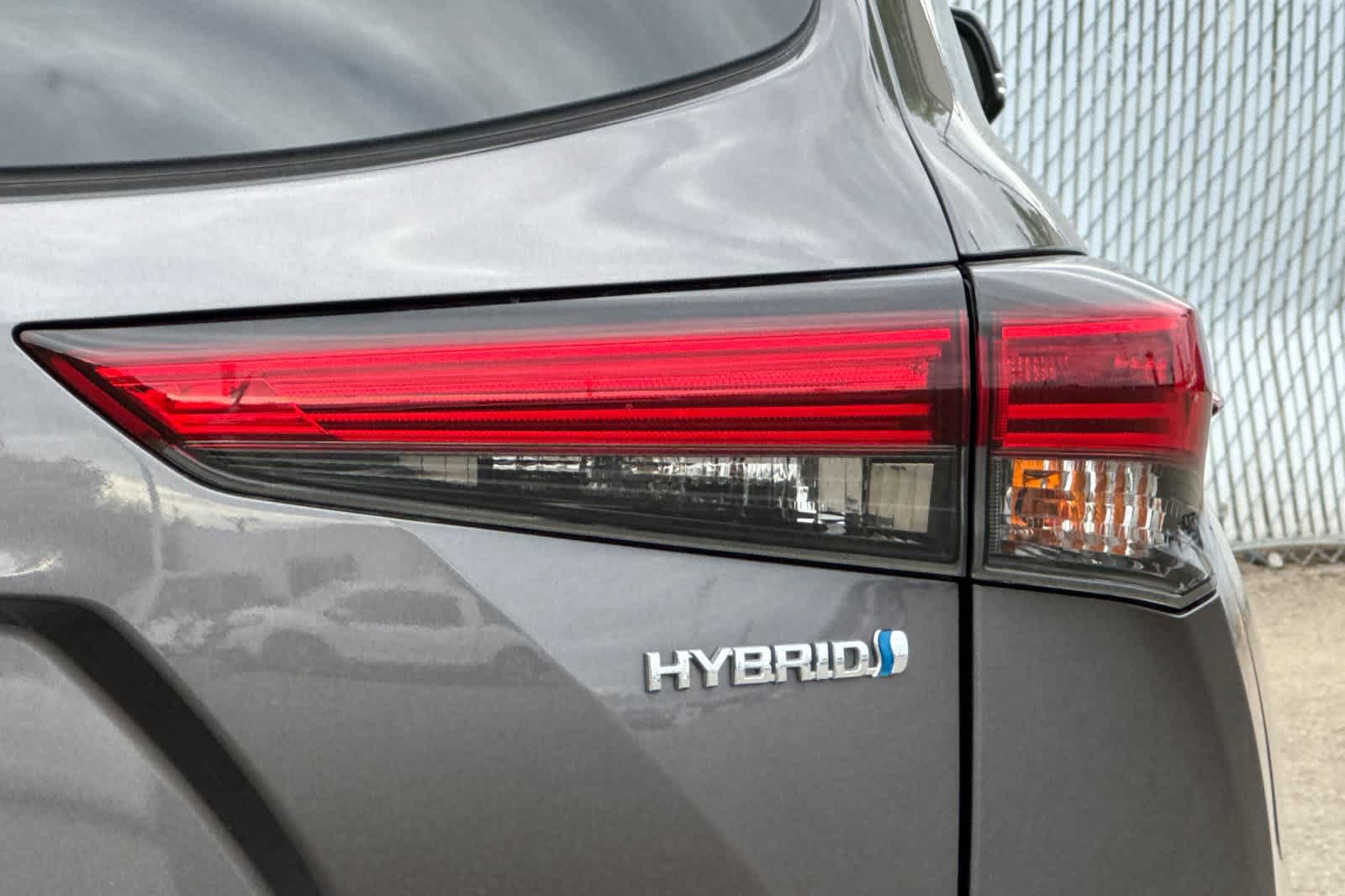 Used 2021 Toyota Highlander XLE FWD image 21