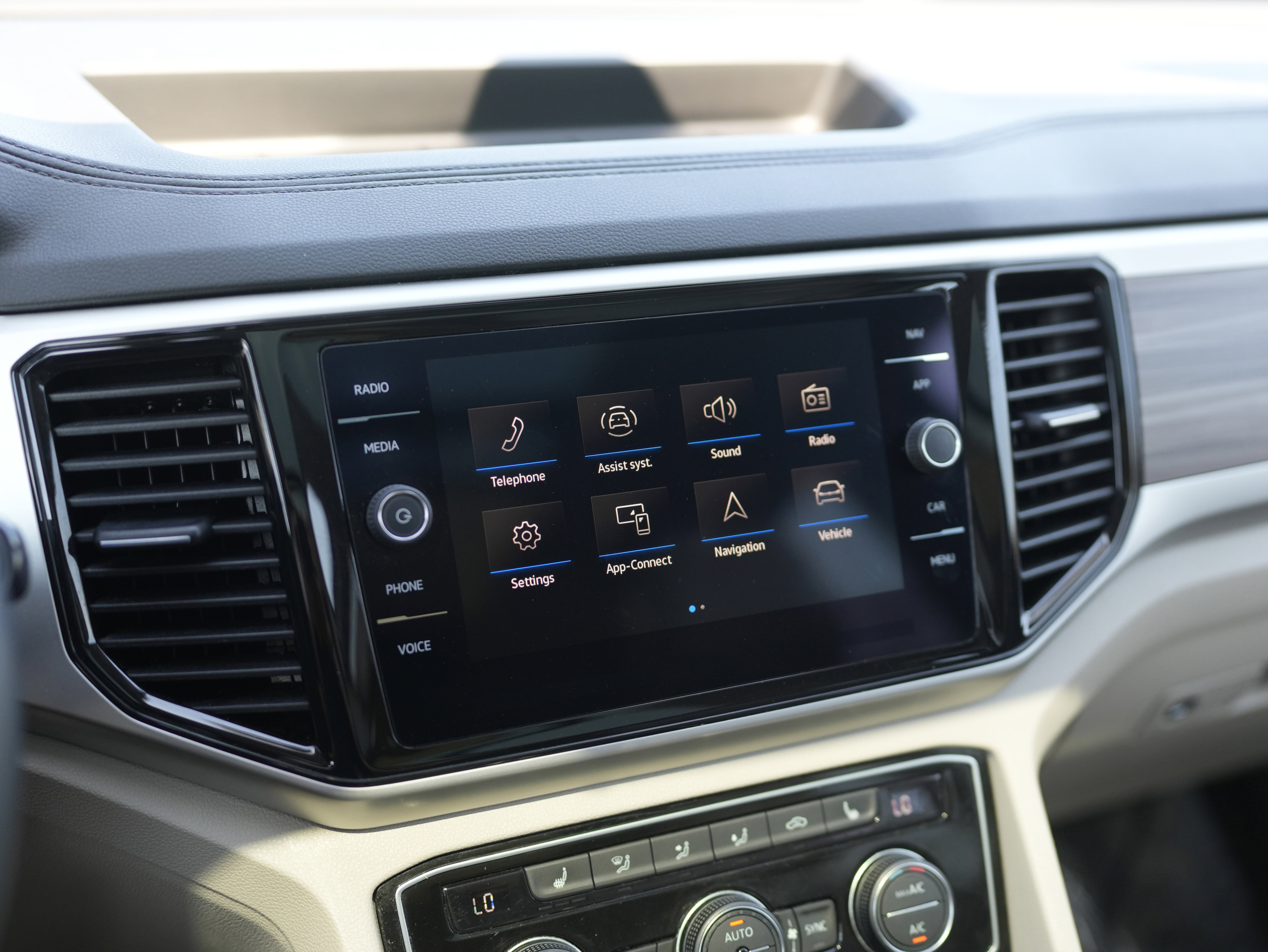 Used 2023 Volkswagen Atlas SEL image 14