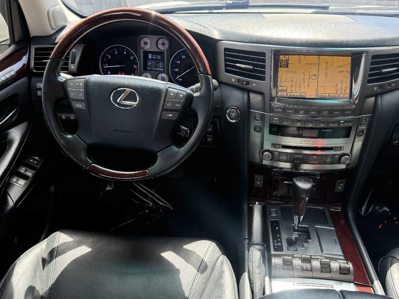 Used 2011 Lexus LX 570 4WD w/ Luxury Pkg w/Pre-crash image 6