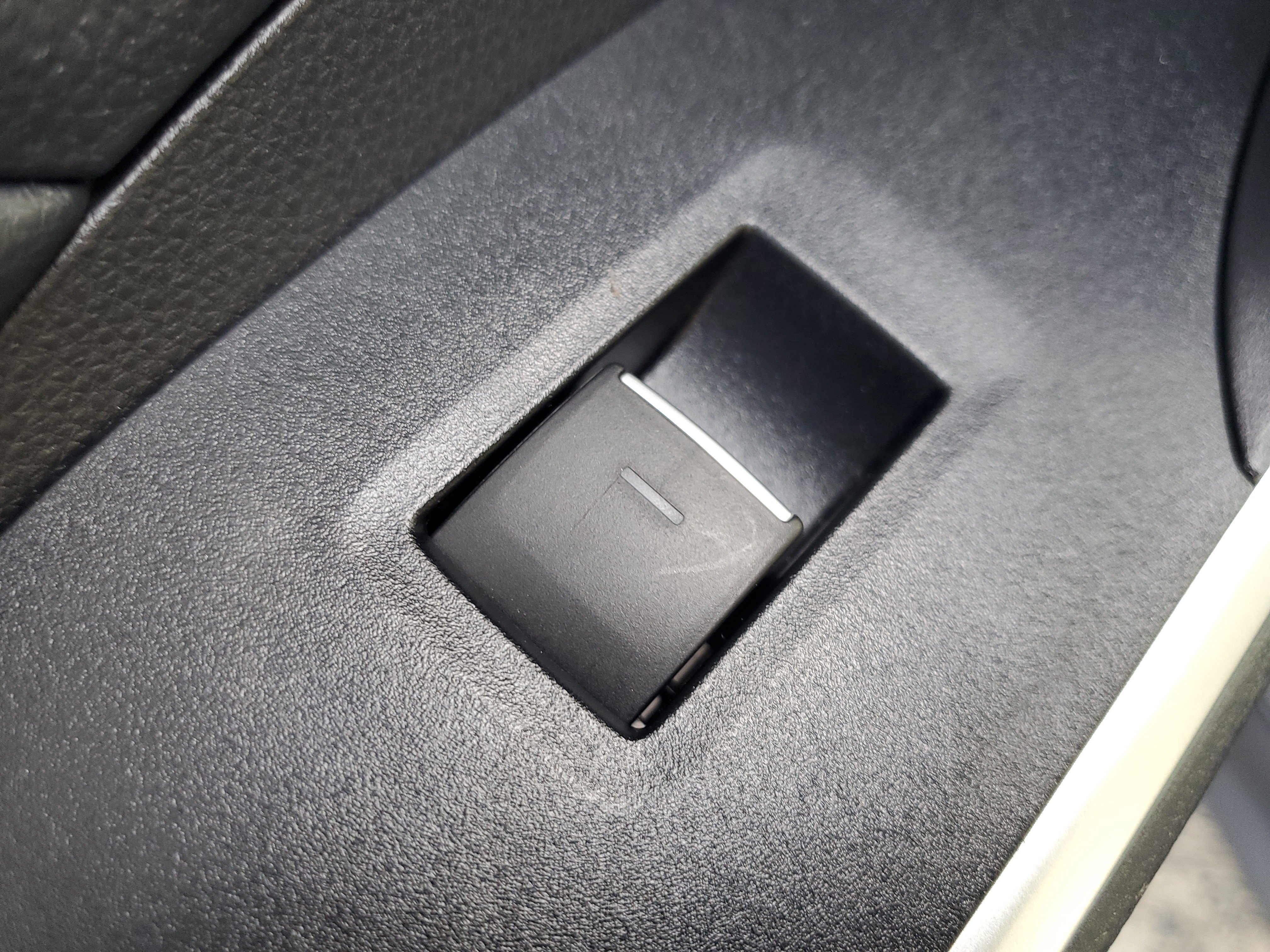 Used 2022 Toyota RAV4 XLE image 16