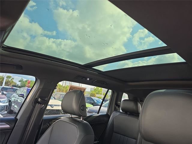 Used 2023 Volkswagen Tiguan SE R-Line FWD image 27